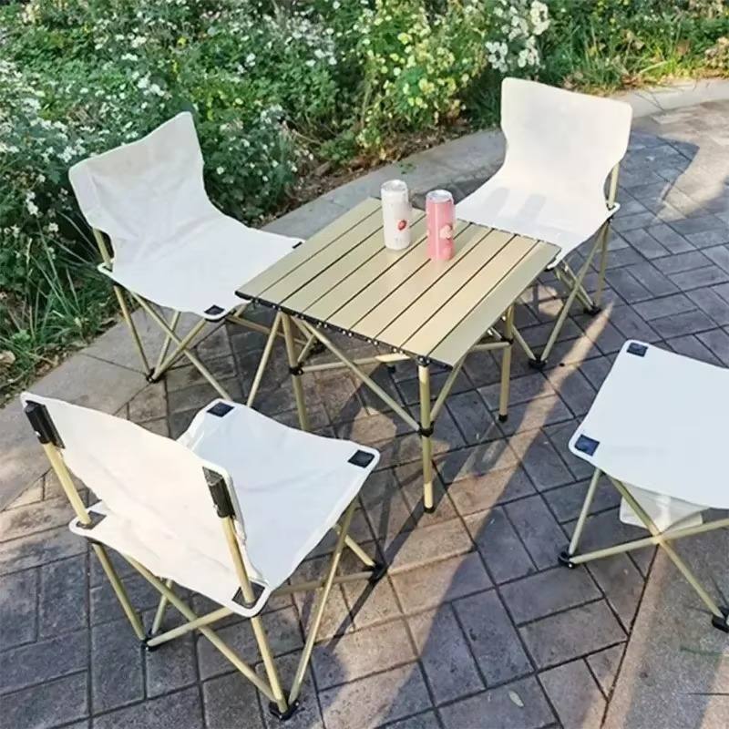 Petit ensemble de sortie – table et 4 chaises pliantes